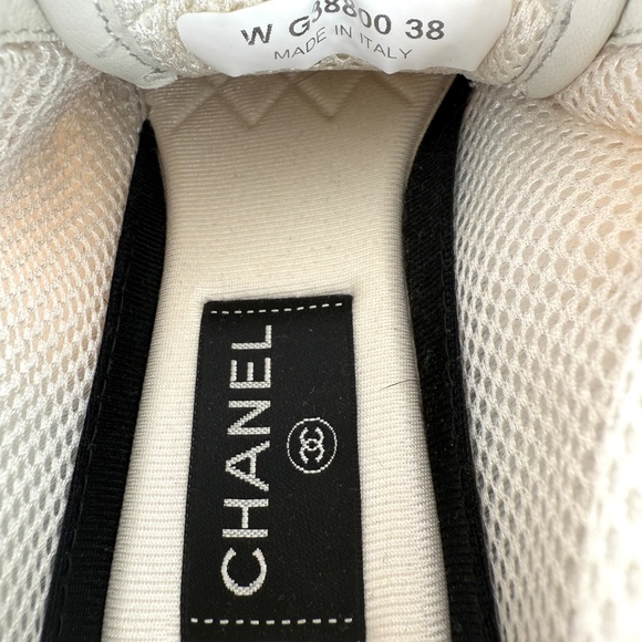 CHANEL CC Interlocking Multicolor Logo Light Beige, Gray 22P Sneakers - Picture 11 of 11
